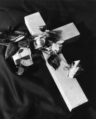 Kreuz mit Rosen