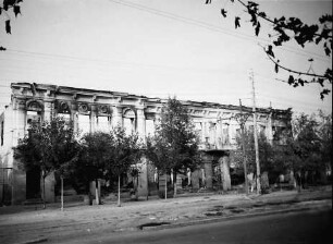 Chisinau: Häuserruinen am Boulevard Stefan Celbun (Stefan Celcel Mare)