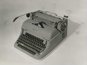 Schreibmaschine "Olympia SG 1" von Hans Krebs