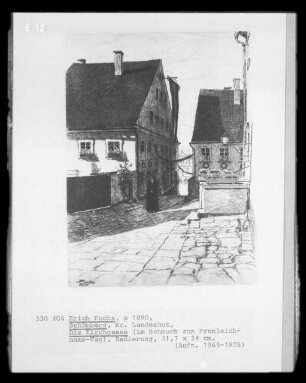 Die Kirchgasse (im Schmuck zum Fronleichnams-Tag; Schömberg, Kreis Landeshut)
