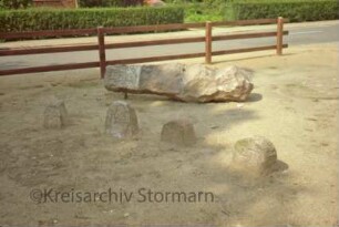 Sprenger Weg 1: Stormarnsches Dorfmuseum: Freigelände: historische Grenzsteine