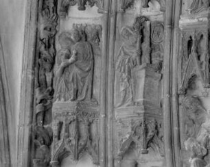 Portal mit Vorhalle — Linke Archivolten — Äußere Archivolte — Die heiligen drei Könige reichen ihre Geschenke dar