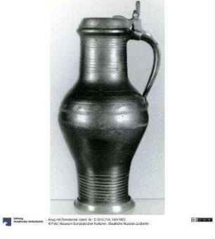 Krug mit Zinndeckel