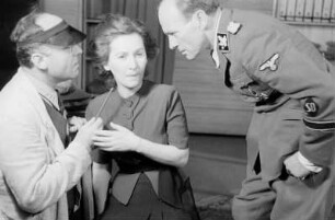 Schlossparktheater Berlin-Steglitz: "Die Verschwörung" von Walter Erich Schäfer; Inszenierung von Boleslaw Barlog : Szene mit Blandine Ebinger