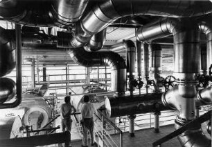 Blick in eine Verteilerstation eines Fernheizwerkes der Hamburger Gaswerke