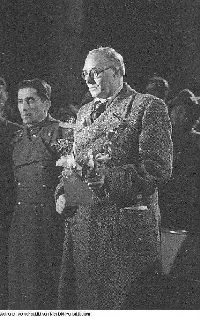 Dresden, Glacisstraße, Tonhalle (Kleines Haus). Prof. Swesnikow, Leiter des Russischen Akademischen Staatschores, 1946