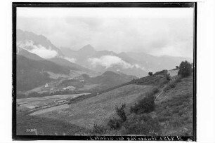 Blick auf Schuls [= Scuol] an einem trüben Tag