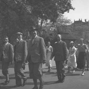 Dresden. Demonstrationszug am 1. Mai 1934, am Tag der nationalen Arbeit. Mitarbeiter der Sächsischen Landesbildstelle