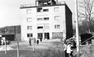 Triebischtal-Munzig. Ehem. Mühlenstandort, zum Wohnblock ausgebaute ehem. Pappenfabrik