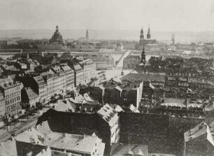 Blick vom Turm der Dreikönigskirche : Dresden-Neustadt. Blick vom Turm der Dreikönigskirche nach Süden über die Hauptstraße zur Altstadt