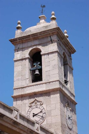 Kirchturm in der Kleinstadt Sintra bei Lissabon