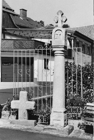 Steinkreuz und Bildstock; Jossgrund, Am Stein