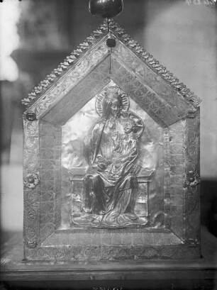 Schrein des Sankt Symmetrius — Madonna