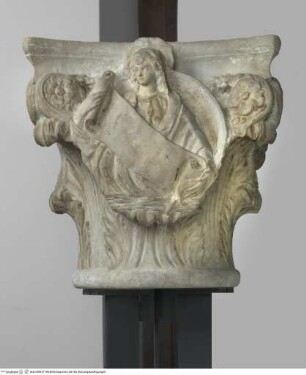 Figürliches Kapitell mit Sibylle