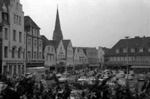 Lingen: Marktplatz, von der Treppe des Rathauses