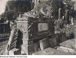 Grabmal für die zwei Frauen Pettrichs