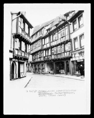 Straße Wohn- und Geschäftshaus