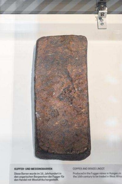 Lingot de cuivre avec 2 marques de fonderie gravées