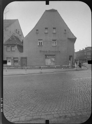 Delitzsch, Roßplatz. Wohnhaus mit Laden (Kreuz-Drogerie). Giebelfront
