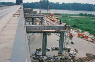 Umbau der Wintersdorfer Brücke bei Staustufe Iffezheim/Rhein