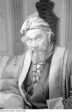 Szenenbilder aus dem Stück "Nathan der Weise" von Gotthold Ephraim Lessing im Deutschen Theater Berlin : Paul Wegener als Nathan