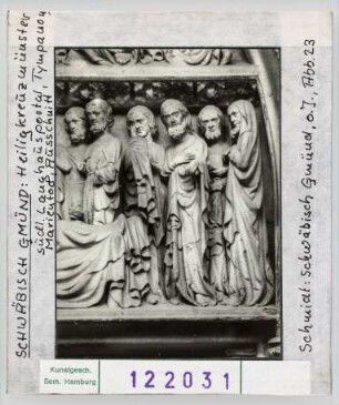 Schwäbisch-Gmünd, Heiligkreuz-Kirche: Südl. Langhausportal, Tympanon. Marientod (Detail)