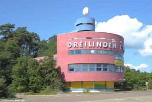 ehem. Alliierter Checkpoint Bravo (Dreilinden) mit Bärenplastik; Berlin, Steglitz-Zehlendorf