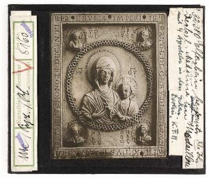 Berlin, Bode-Museum: Elfenbein, byz. 11. Jhd., Madonna mit vier Aposteln