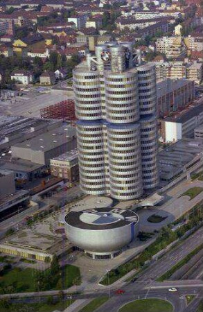 München: Blick vom Fernsehturm auf BMW, Richtung Osten