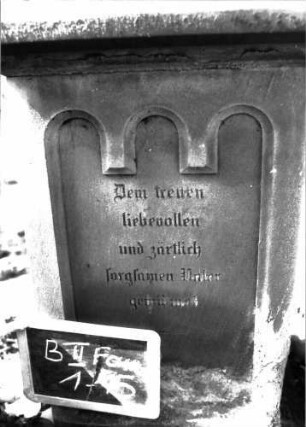 Grabstein B II Fam/1/15 (Detailaufnahme 2)