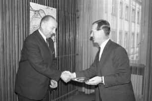 Glückwünsche der Karlsruher Presse zur Wiederwahl von Landrat Joseph Groß.
