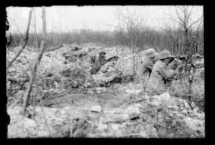 Soldaten in Gefechtsstellung