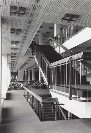 Dresden, Kulturpalast, Inneres, Foyer und Treppen im ersten Obergeschoss