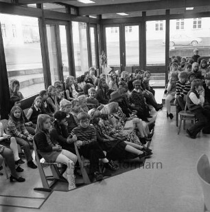 Stadtschule: Salinenstraße: Einweihung des Neubaus: Schüler