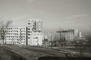 Wohnhäuser mit Büro der Wohnbau Nordwest Dresden (Nr. 10 b)