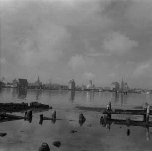 Stralsund. Panorama der Stadt über den Strelasund