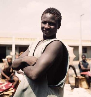 Junger Mann, Accra : Accra (Ghana). Portrait eines jungen Mannes, 22. Februar 1959