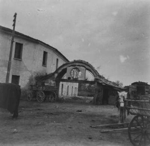 Torbogen : Das Hauptportal des alten Konak am Fluss Maritsa in der Stadt Plovdiv, Bulgarien. Der Generalgouverneur von Ostrumelien – einer Provinz des Osmanischen Reiches – lebte und arbeitete dort bis 1885