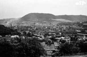 Freital-Döhlen : Freital-Döhlen. Stadtansicht mit Gussstahlwerk Döhlen. Blick von Zechels Höhe gegen den Windberg