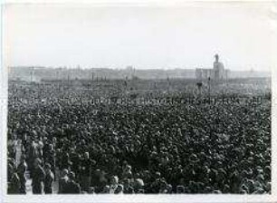 Kundgebung zum Ersten Mai am Berliner Reichstag