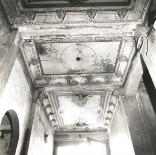 Colditz, Bahnhofstraße 19. Wohn-und Geschäftshaus (um 1890). Stuckdecke im Hausflur (Teilansicht)