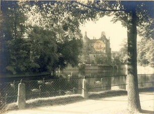 Am Schlossgraben (Blick Richtung Bruchberg). Detmold. Ameide