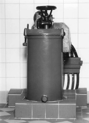 Bühnentechnik : Dresden-Altstadt, Theaterstraße 2. Schauspielhaus (Großes Haus). Bühnentechnik (Bereich Druckzentrale)