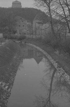 Kelheim: Altmühlarm mit Befreiungshalle