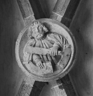Schlußstein mit heiligem Bartholomäus