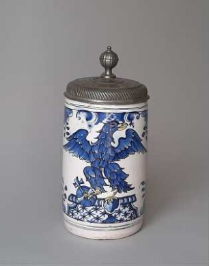 Walzenkrug mit Adler und Reichsapfel