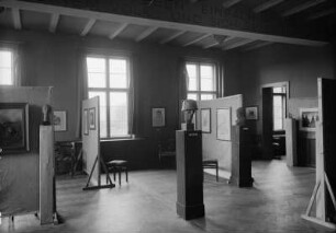Ausstellung "Junge Dresdner Künstler" : Dresden-Südvorstadt. Studentenhaus Mommsenstraße, Ausstellungraum des National-sozialistischen Deutschen Studentenbundes anläßlich der Schau "Junge Dresdner Künstler", 1935.11