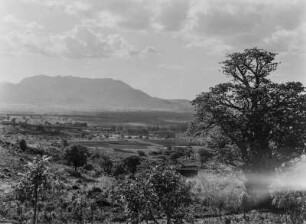 Morogoro-Ebene : Blick über die Morogoro-Ebene in Richtung der nördlichen Ausläufer der Uluguru-Berge