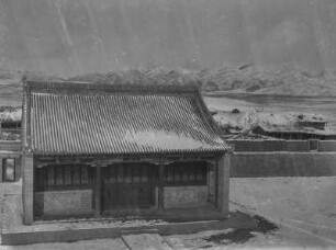 Gebäude im chinesischen Baustil : Ein Gebäude im chinesischen Baustil, vermutlich Teil eines Klosters im Tian Shan Hochgebirge