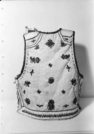 Bukarest: Museum Minovici, Bauernlammfelljacke, aus Transsylvanien, Rücken